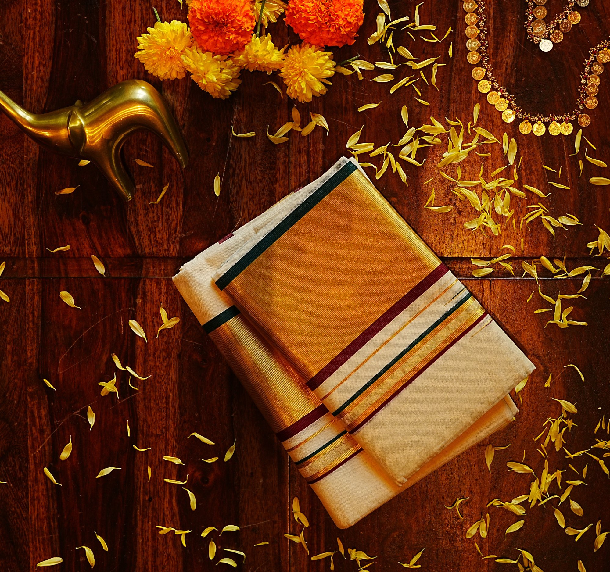 Kasavu Set Mundu with Kasavu (Zari) Kara & Kasavu (Zari) Border