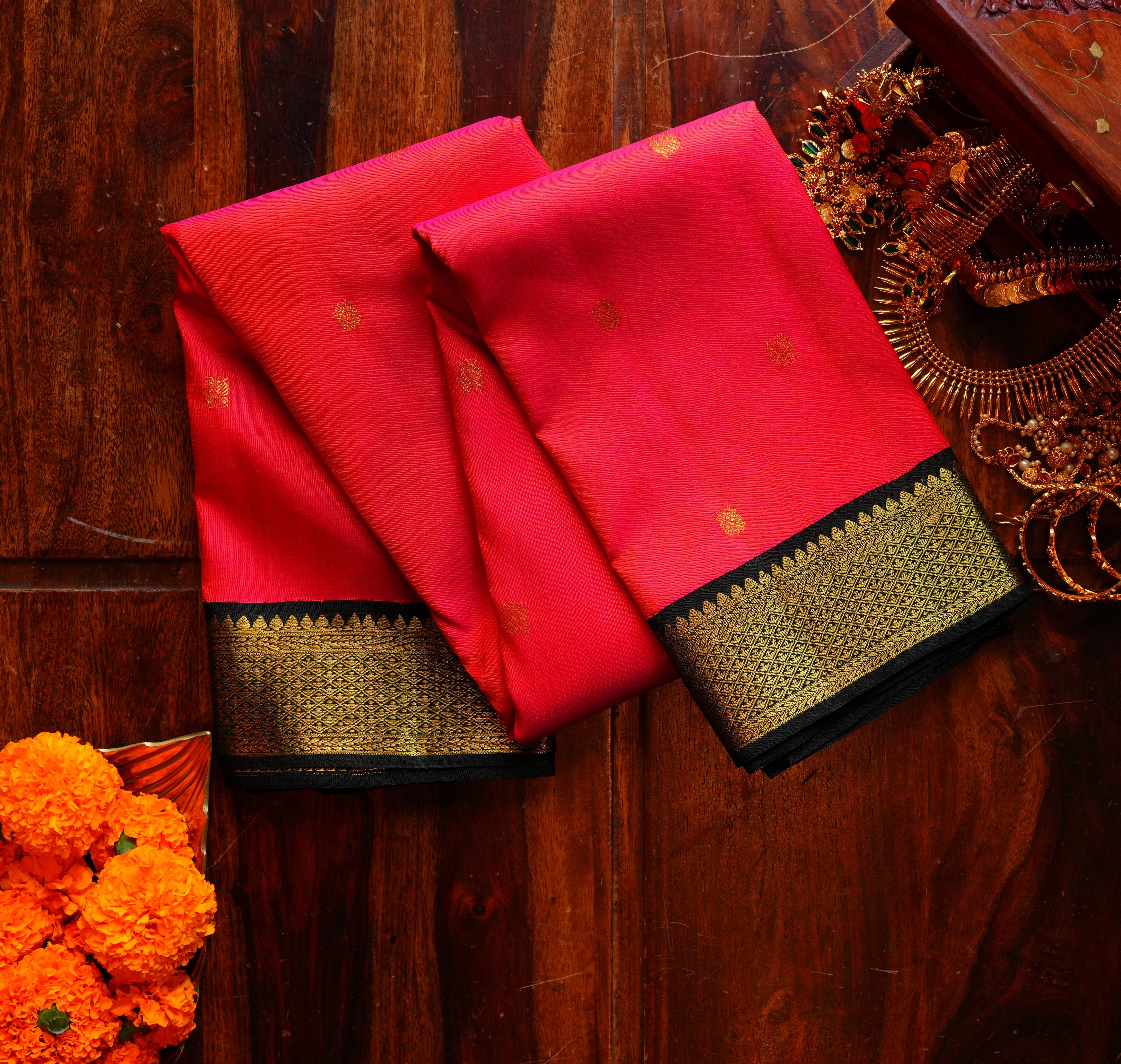 Pure Kanchipuram Silk Saree in Coral Pink Dual Tone with Contrast Black Zari Border