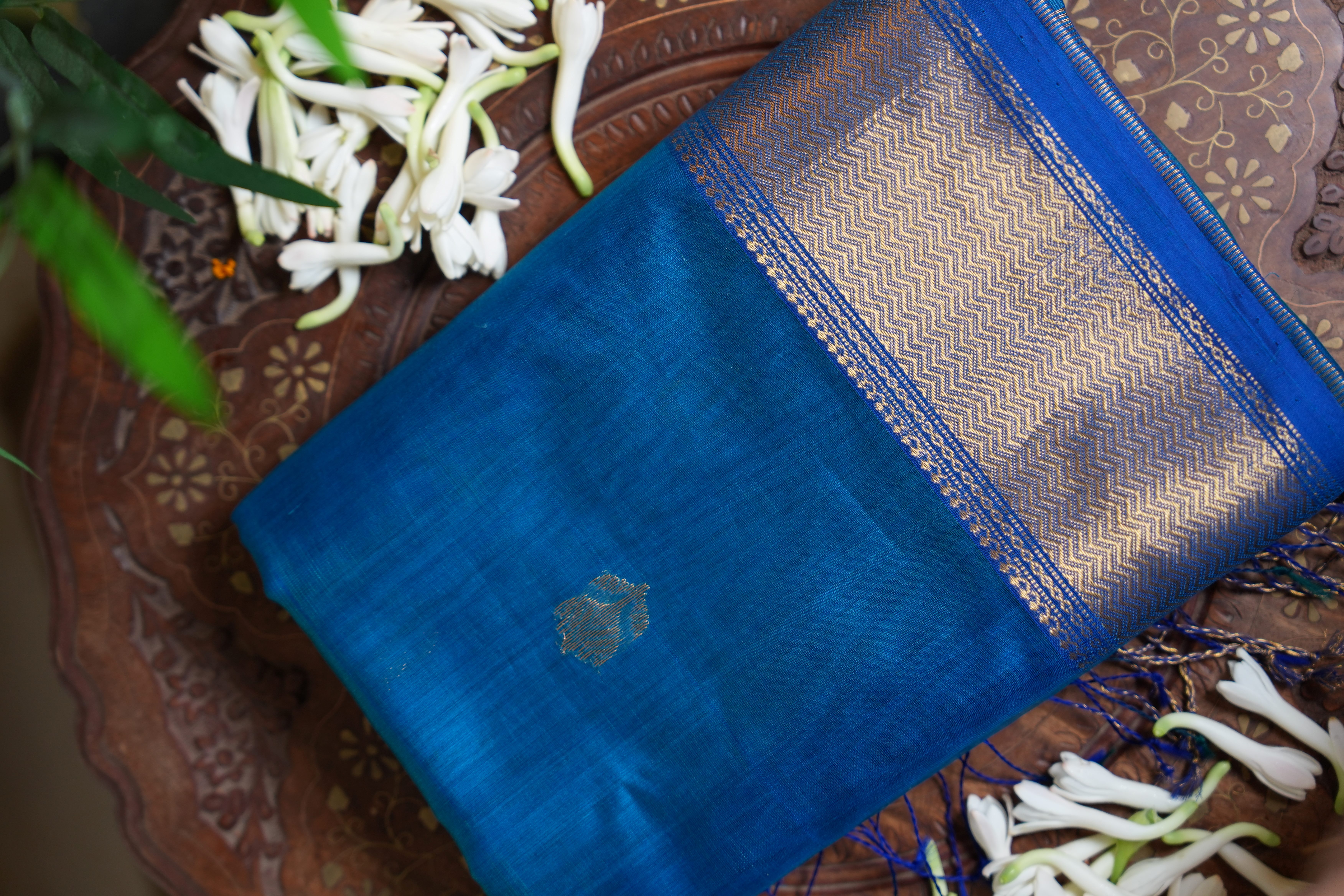 Pure Handloom Maheshwari Silk Cotton Saree – Royal Blue with Antique Gold Zari Border & Floral Buttas